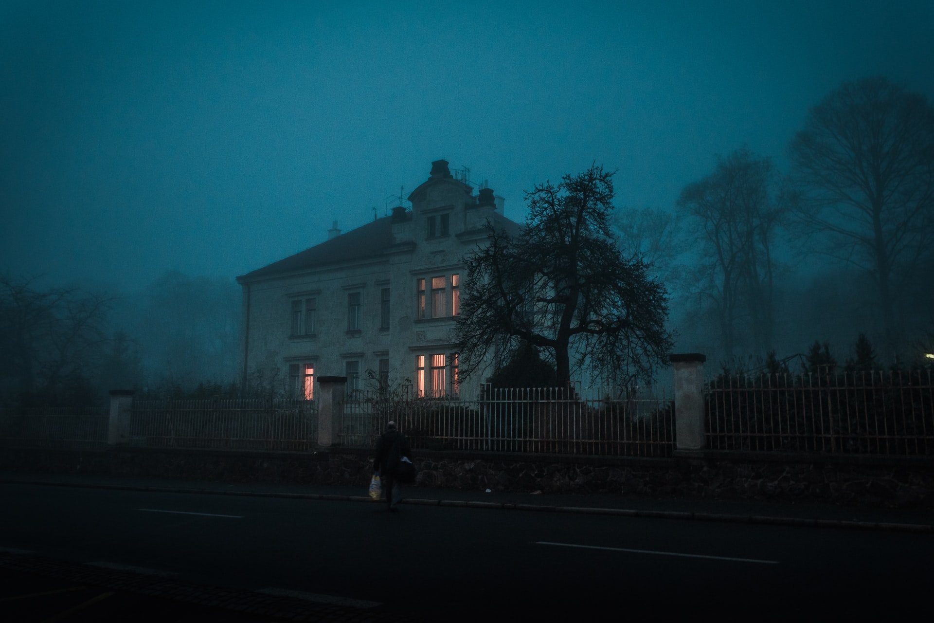 jan jakub nanista z9hvkSDWMIM unsplash for fall team building try a haunted house tour